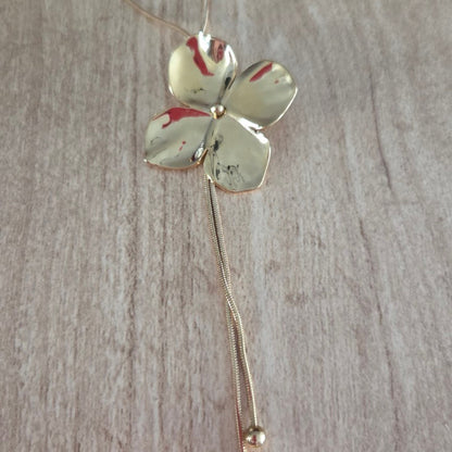 Collier cravate fower